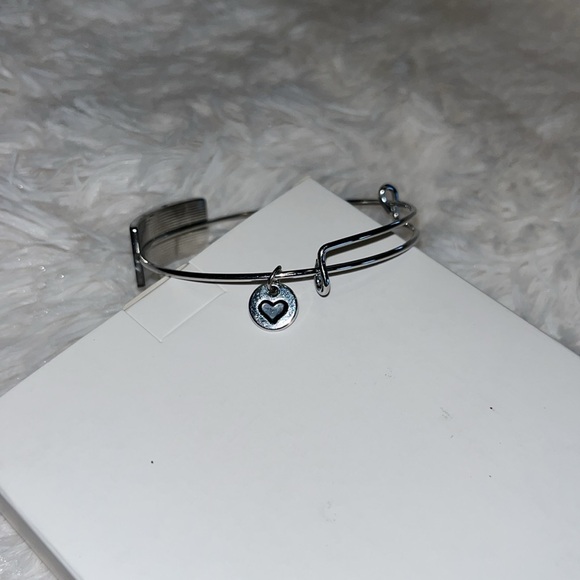 “BE STRONGER THAN THE STORM” bracelet - Picture 3 of 6